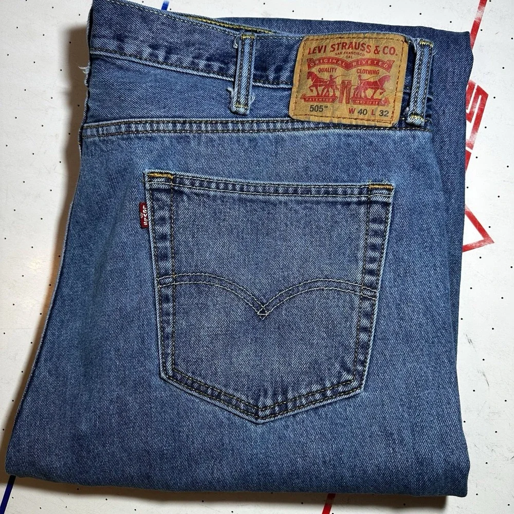 Levi's 505 Men's Jeans 40x32 Regular Fit Straight Leg Medium Wash Blue Denim